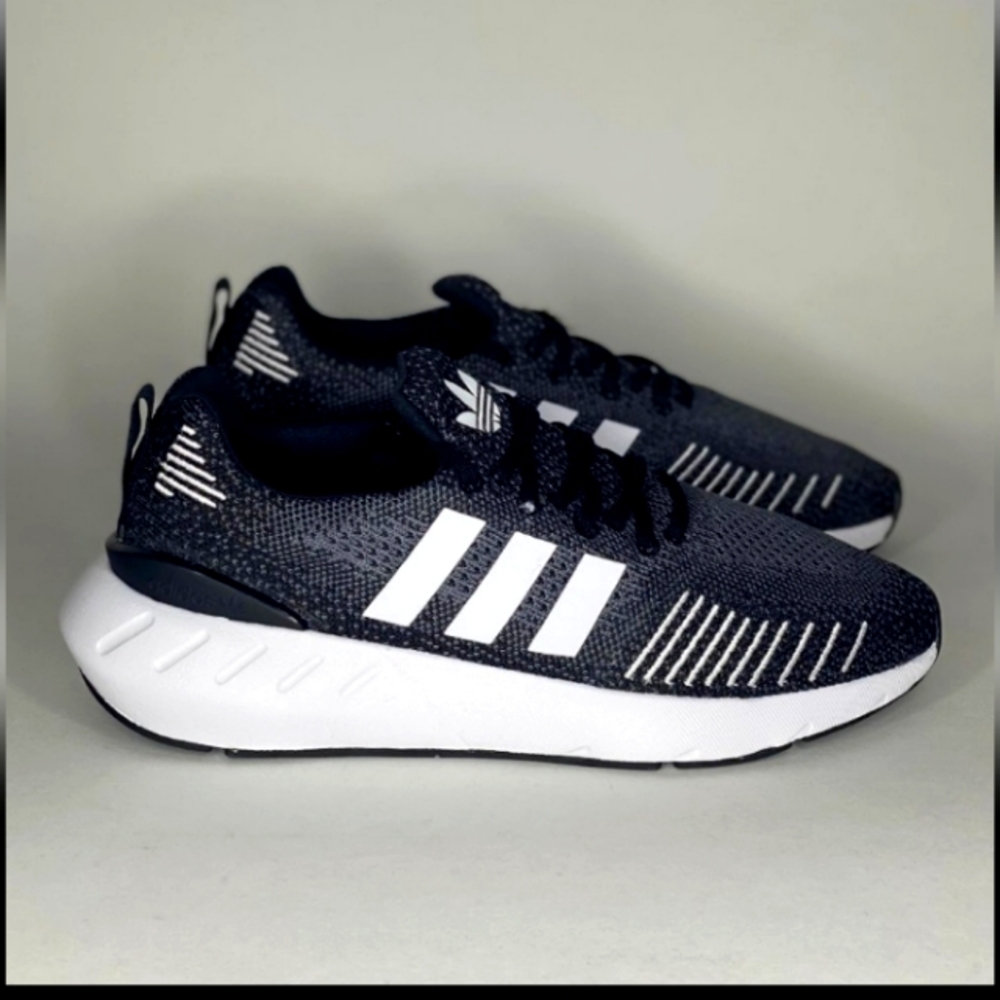 adidas Swift Run 22 Women's Running Sneaker GV7971 Black/Grey/White NEW